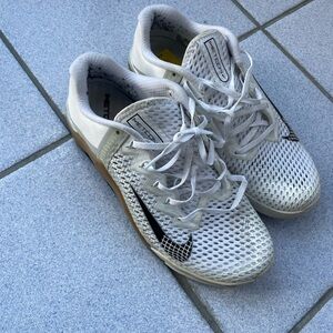 The Metcon CK9388-101 Nike Metcon 6 'White Gum Dark Brown', men shoe size 8.5